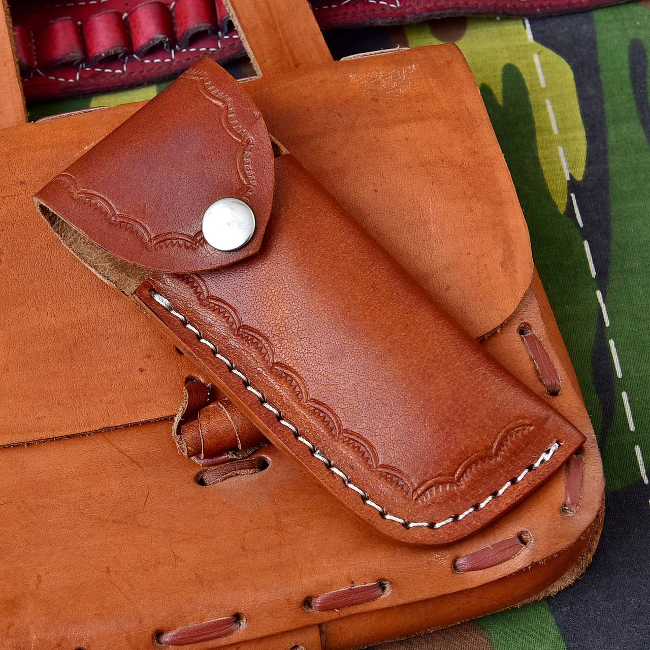 Rustic Living Hand Crafted Damascus Steel Automatic Lever Lock Knife - Image 4