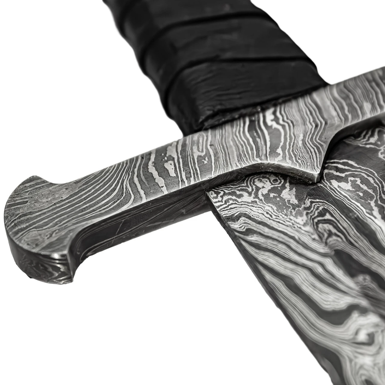 Devoted Guidance Medieval Inspired Full Tang Hand Forged Damascus Steel Templar Sword W/ Genuine Leather Sheath - Image 4